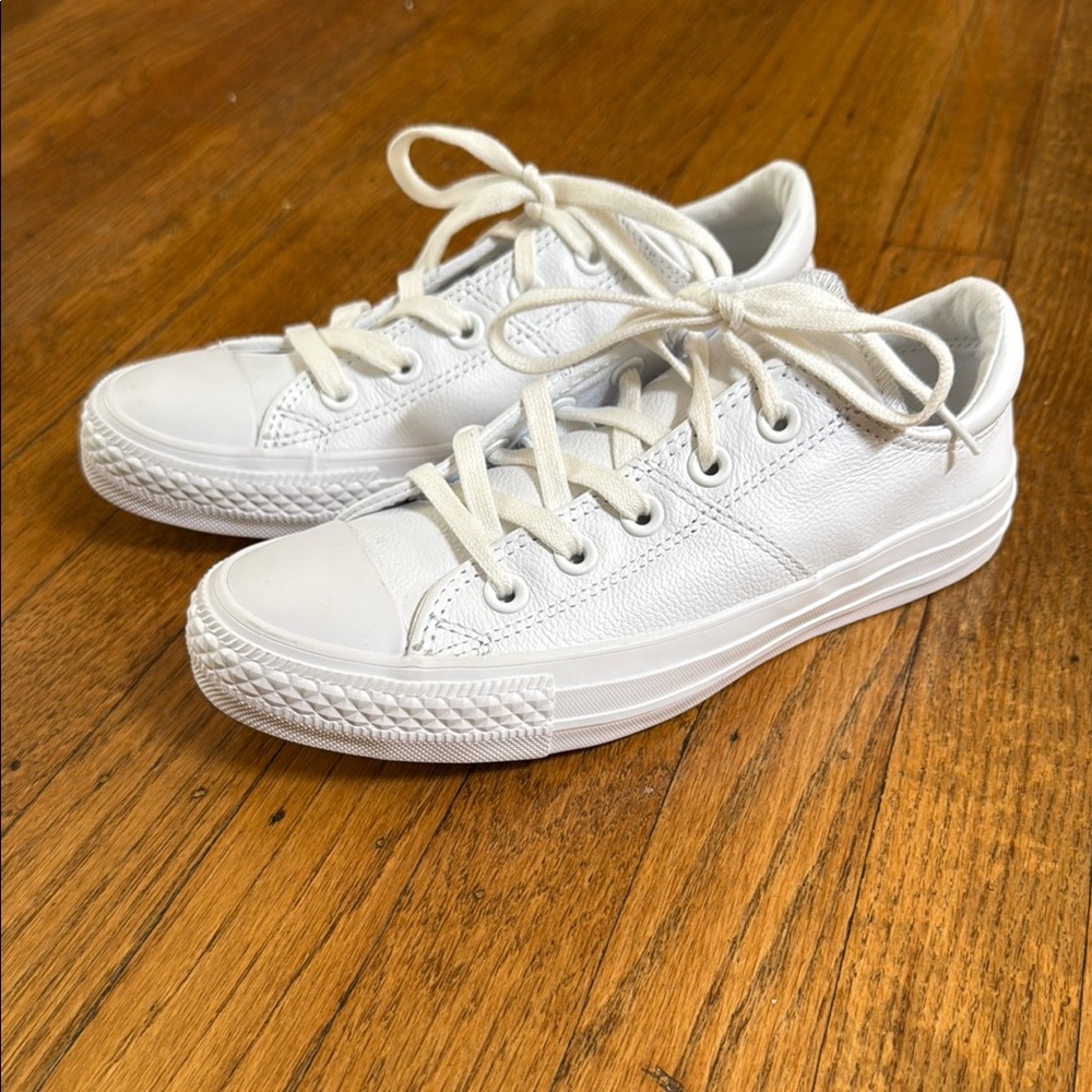 NWOB Converse White Leather Sneaker